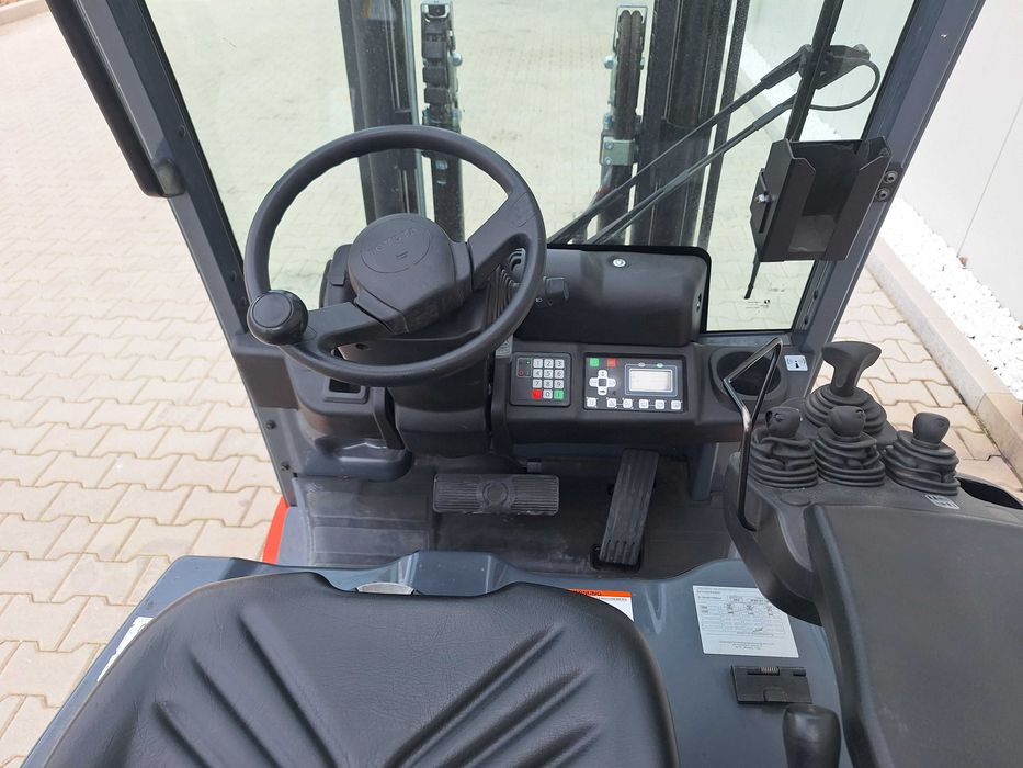 Електрокар Toyota 8FBE16T Дуплекс мачта със свободен ход - 3 300 мм