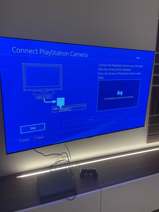PS4 Slim 1TB + 2 джойстика + игри - отлично състояние