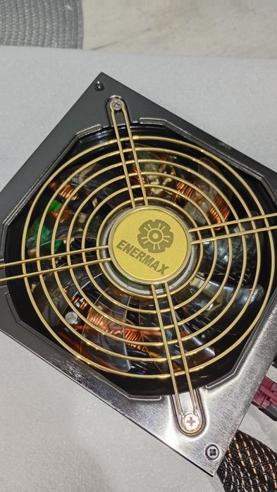 Захранване  Enermax 650 w.