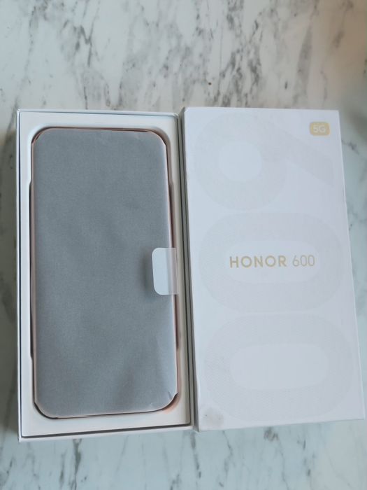 Vand/Schimb Honor 600 256gb NOU