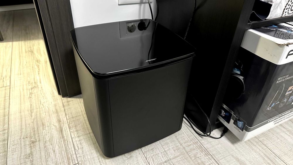 Bose soundbar Soundtouch 300 + Bass module 700