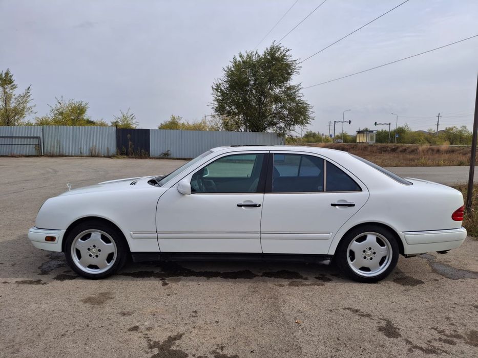 Mercedes Benz E320