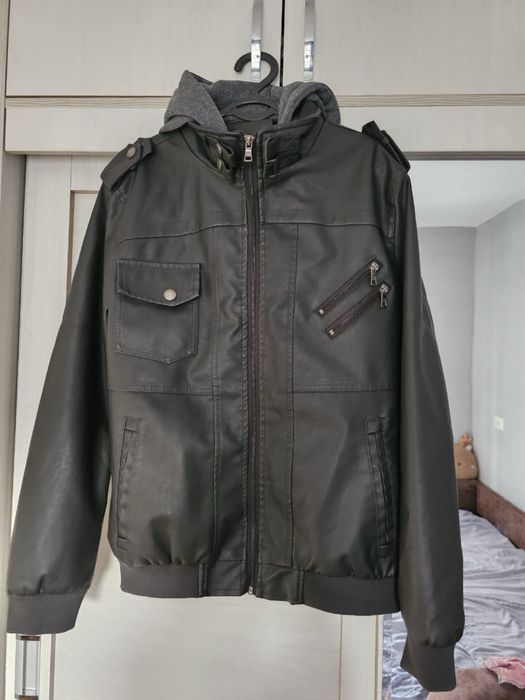 Куртка кожаная с капюшоном