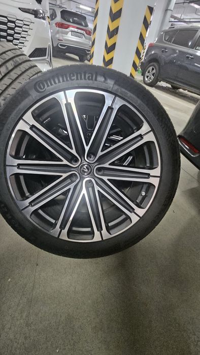 Продам комплект шины и диски r 21