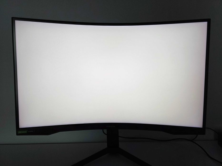 Monitor de Gaming 27" 2k 240hz Curbat Odyssey G7 cu 1000R