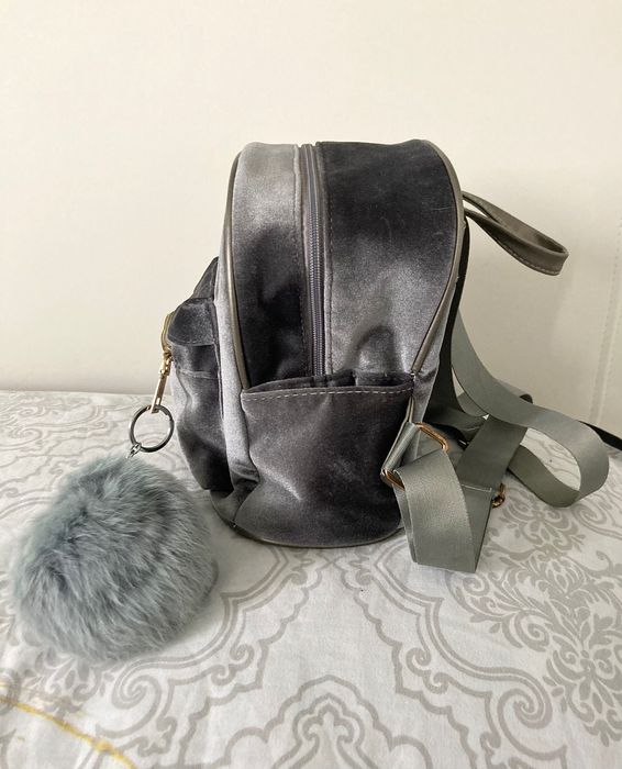 Раница, сива с топче косъм