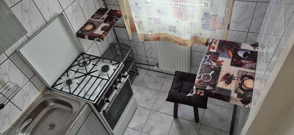 Inchiriez garsoniera decomandata