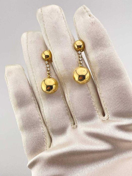 Серьги в виде шара с бриллиантами