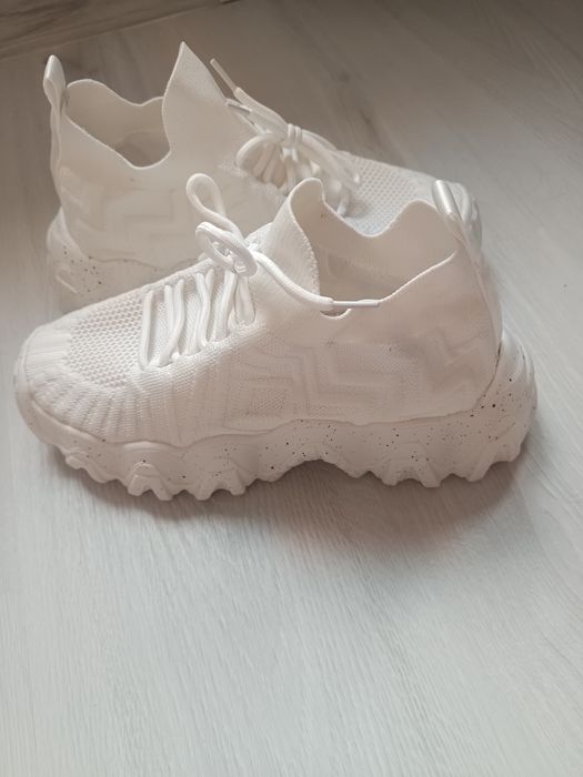 Adidași femei mărimea 39