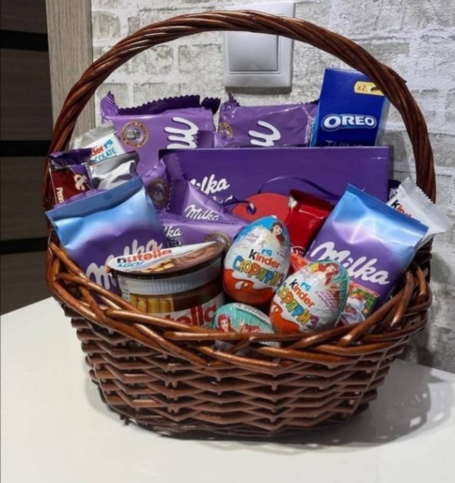 Бөксесі үлкен жалаңаш қыздар