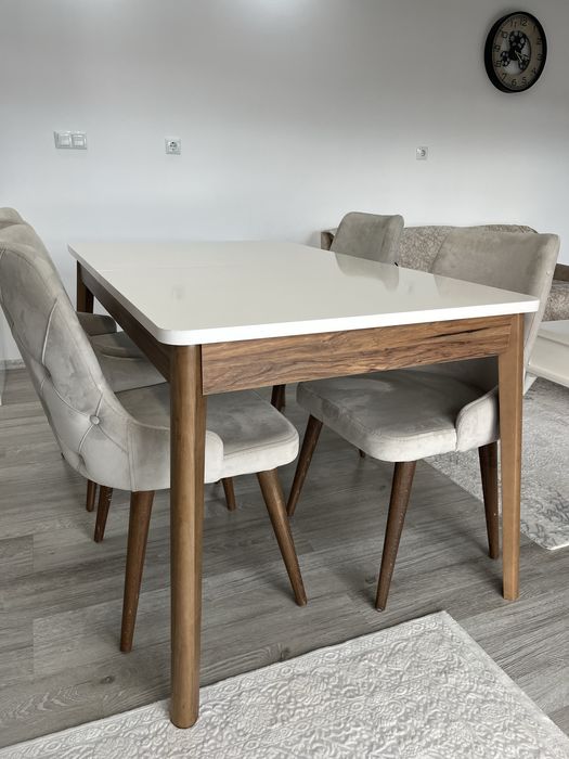 Комплект маса и 4 стола – здрави и запазени