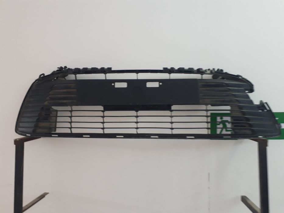 Решетка бампера нижняя Corolla 210 б.у оригинал