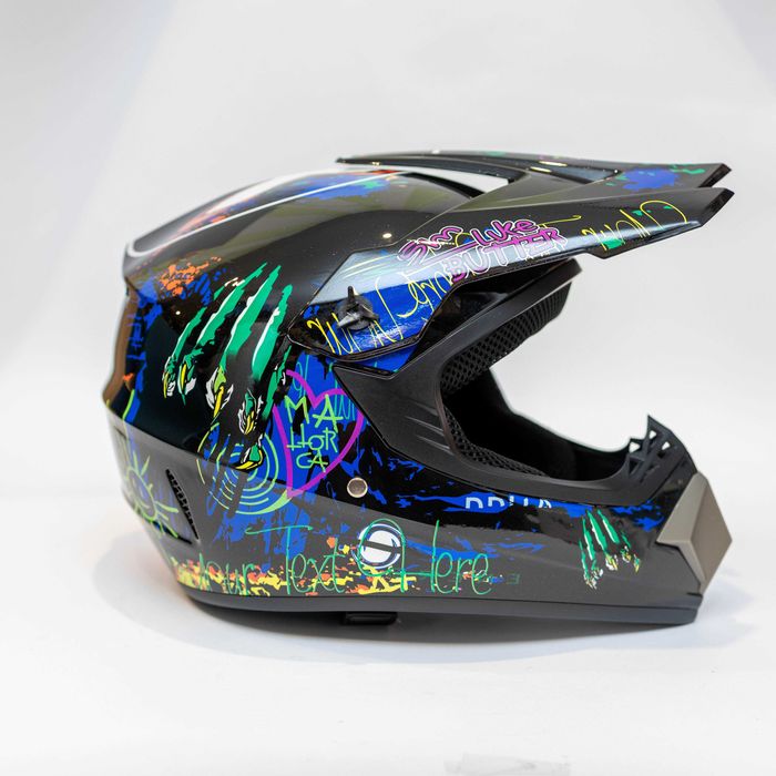 Каска подходяща за мотокрос , планински велосипед , ел. тротинетка