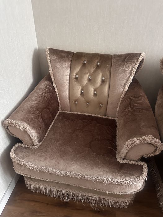 Продам диван с 2 креслами