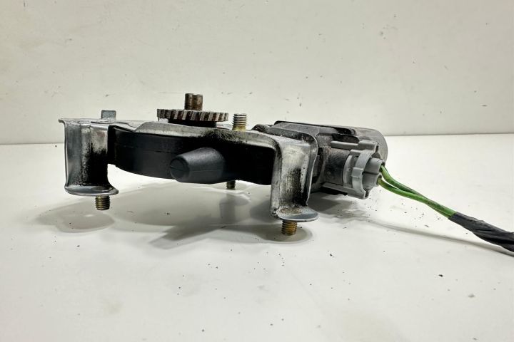 Motoras macara stanga fata IVECO Daily a 3-a generatie