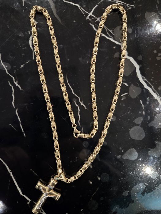 Златен синджир кралска плетка