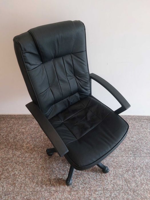 Офис стол запазен черен кожен