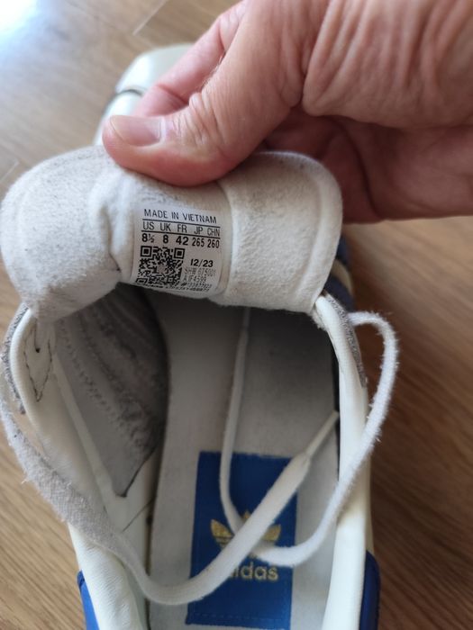 Vând adidas Originals sneakers din piele Gazelle