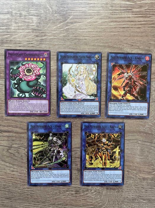 Yu-Gi-Oh! Карти.