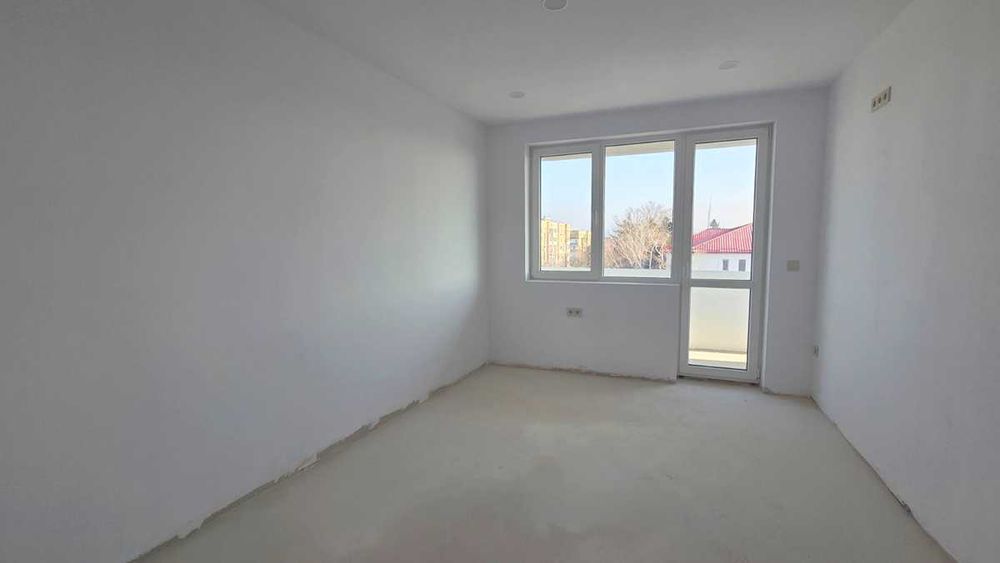 Четиристаен апартамент в Елин Пелин