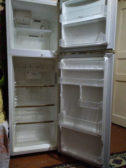 Продается Холодильник LG.