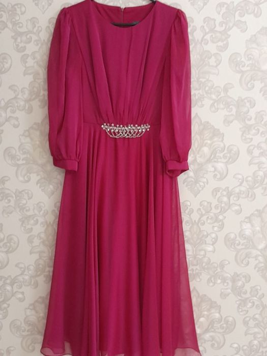 Продам платья и тренч