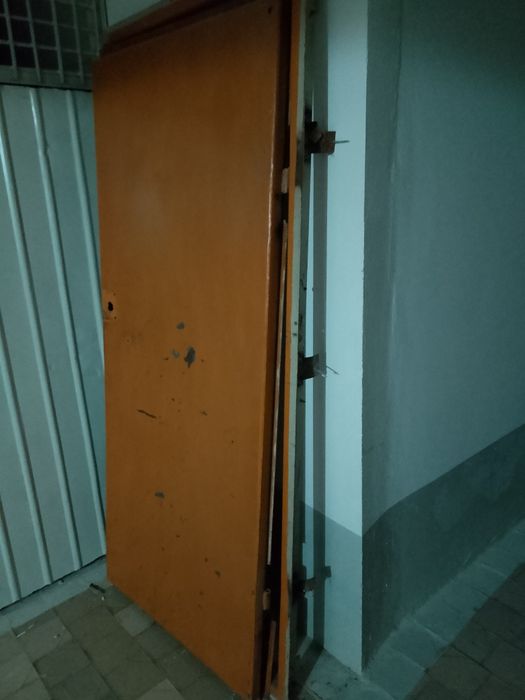 Продам двери не дорого.