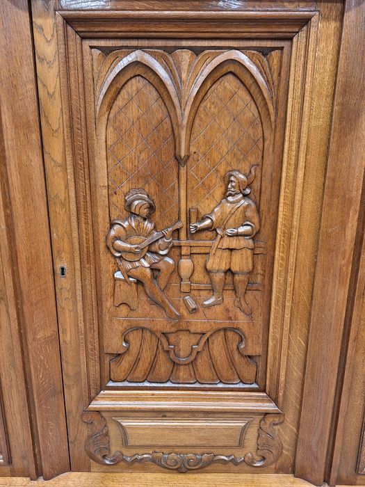 Комод, скрин, бюфет, шкаф с богата дърворезба