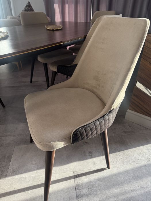 Обеденный стол и стулья