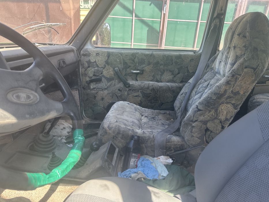 Продам машину ниву