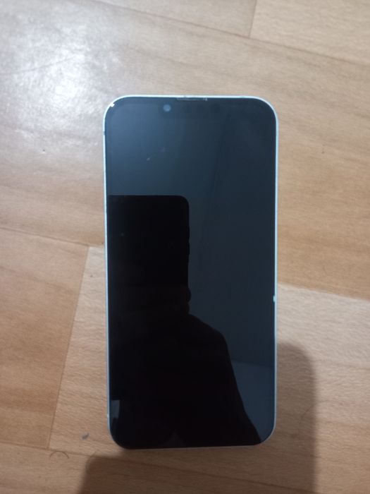 продам iPhone 13