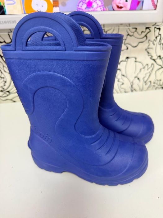 Продам детскую обувь