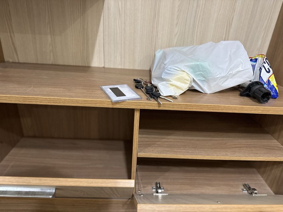 Прихожая, шкаф с полочками