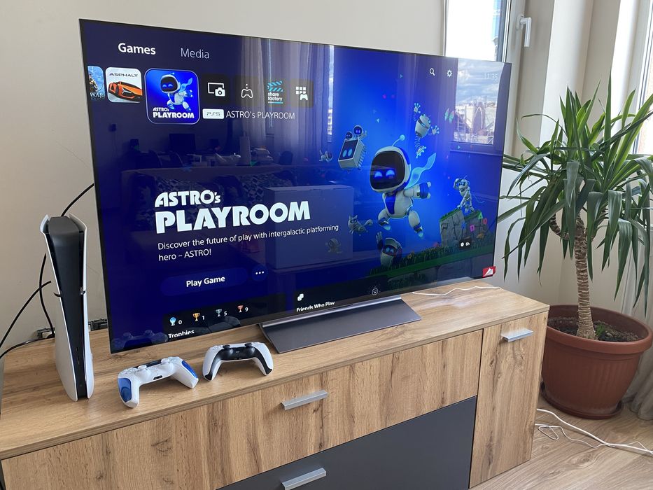 Playstation 5 slim Digital 825gb + AstroBot limited edition controller + гаранция до 03.11.2027