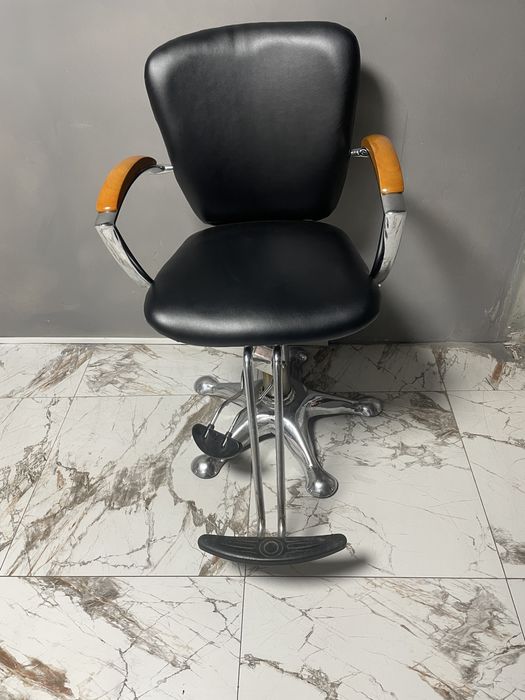 Парикмахерское кресло
