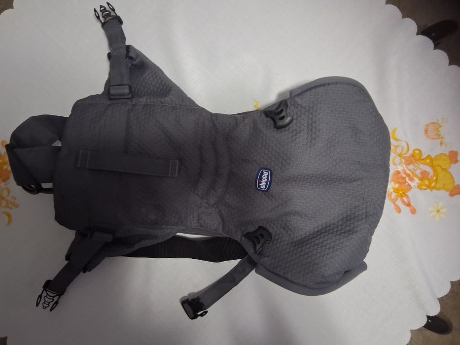 Vand marsupiu pentru bebeluși