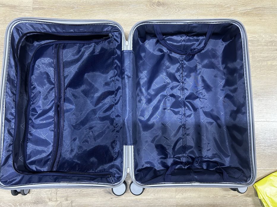 Чемодан продается