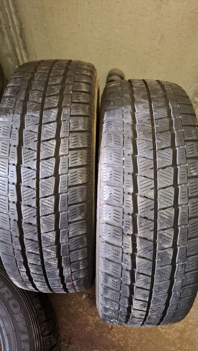 2бр зимни бусови гуми Falken 195 60 16C