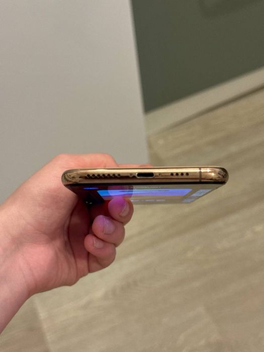 Продам IPhone 11 Pro Max