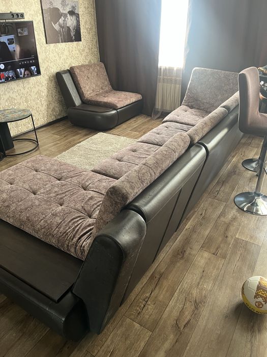 Продам диван в хорошем состоянии.