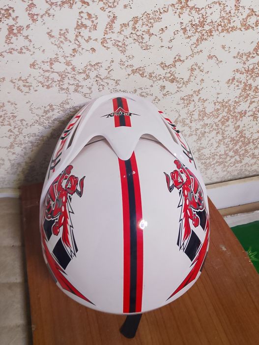 Moto kaska sotiladi qishki issiq aynegi tushib koʼtariladi