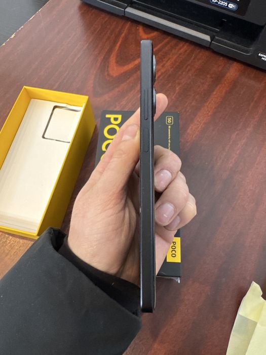 Telefon Poco F5 dunga ecran