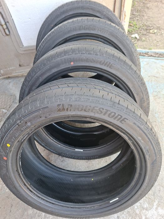 Продам шины. 235/45/18  бриджистон