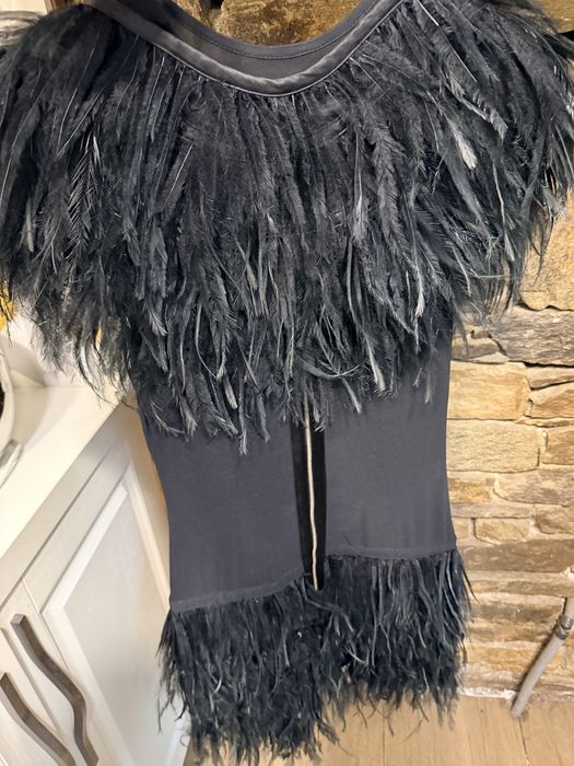 Черна рокля с пера Elisabetta Franchi размер 40 -S;XS 18 лв.