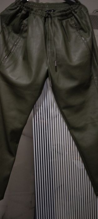 Pantaloni noi piele mărimea 48/50