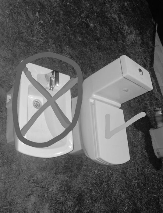 Продается унитаз и биде.