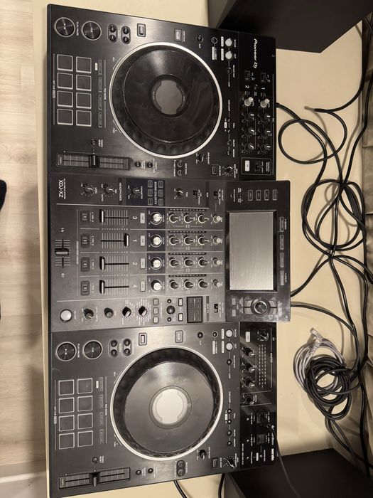 Consola DJ Pioneer XDJ-XZ Stare Excelenta, folosita aproape deloc