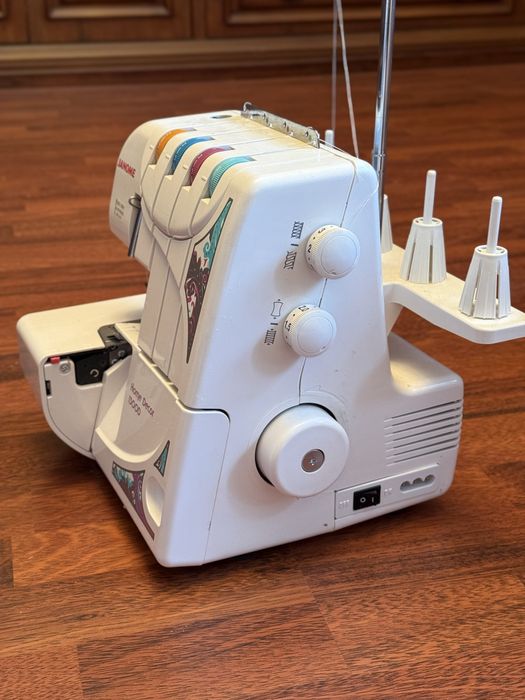 швейная машина и оверлок , вместе