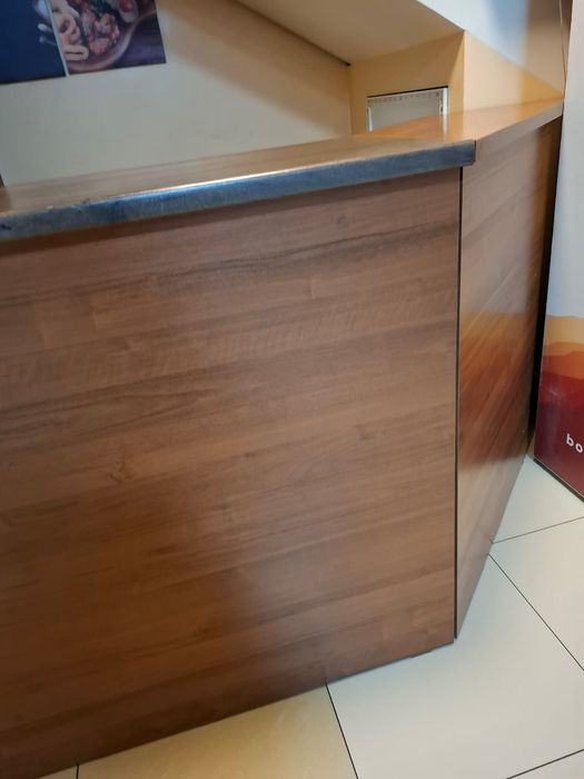 Продам  срочно барную стойку.