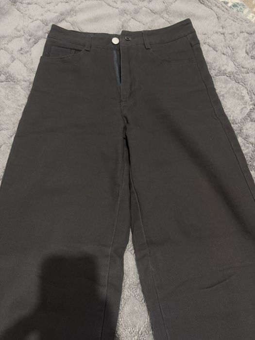 Киімдер сатылады